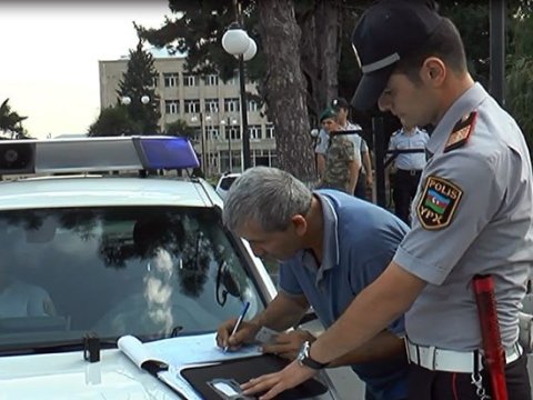 Yol polisi Bakıda “Son zəng”ə gələn 300 sürücüyə protokol YAZDI  