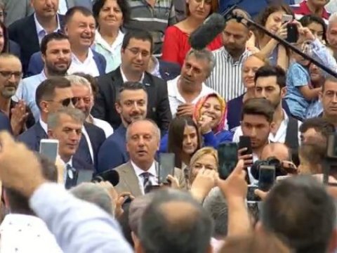 Səs verən Muharrem İnce jurnalisti danladı: “Əlimdən tutub...”