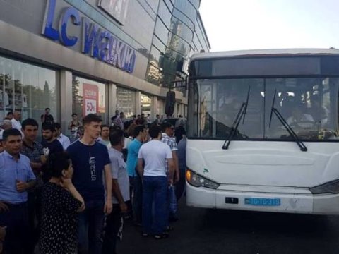 Paytaxtda sərnişin sıxlığı yarandı - Bütün ehtiyat avtobuslar xətlərə çıxarıldı - FOTOLAR   