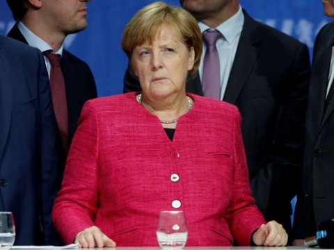 Merkel miqrantlara g&ouml;rə baş nazirlə m&uuml;bahisə etdi&nbsp; 