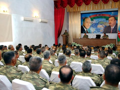 Nazir hərbi təlimlərin yekunları ilə bağlı müşavirə keçirdi