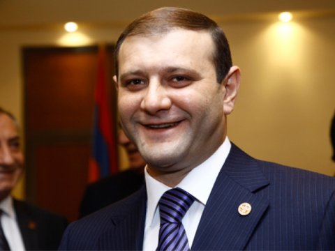 Yerevan meri istefa verdi