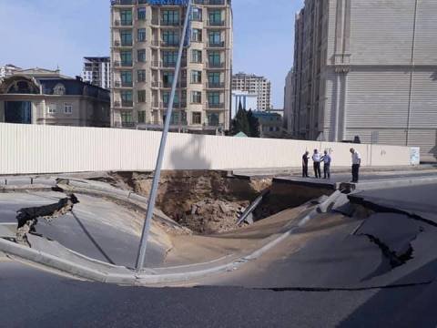 Çökən yol metro tikintisi səbəbindən...- YENİ AÇIQLAMA