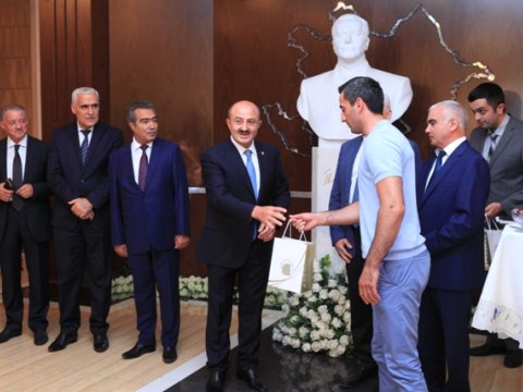 Nəsimi rayon İcra Hakimiyyəti jurnalistləri mükafatlandırdı - FOTOLAR