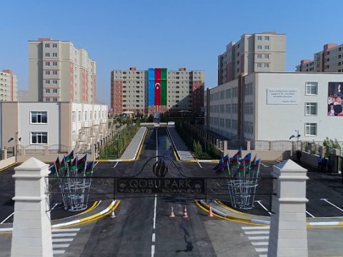 Dövlət Komitəsi jurnalistləri Qobudakı köçkün şəhərciyinə apardı - FOTOLAR