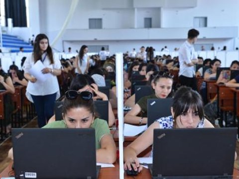 M&uuml;əllimliyə imtahan verən namizəd 59 bal topladı