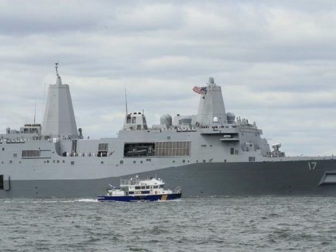 ABŞ hərbi gəmisi belə partladıldı - VİDEO