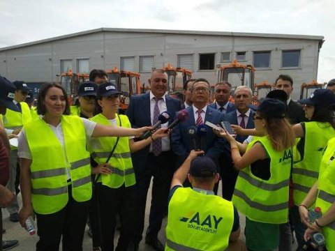 D&ouml;vlət Agentliyi 200-dən artıq yol texnikası alıb  &nbsp;
