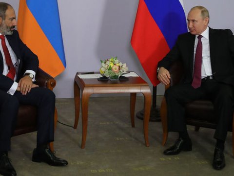 Paşinyan Putinə telefon zəngi etdi