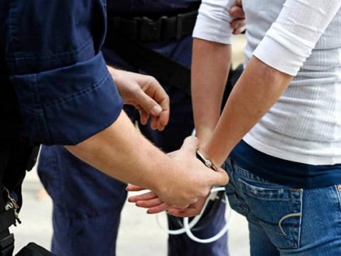 Beynəlxalq axtarışa verilən qadın Azərbaycanda yaxalandı, Qazaxıstana verildi