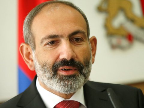 Paşinyan Yerevanın mərkəzi meydanında mitinq &ccedil;ağırdı