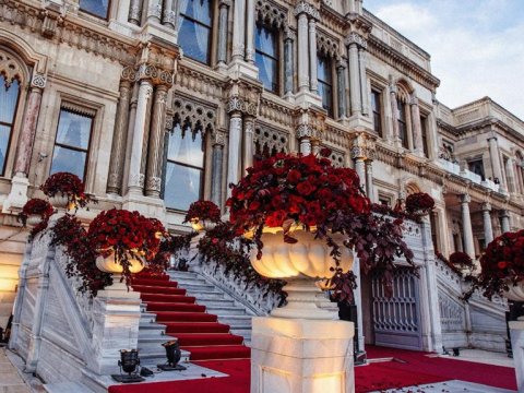 Türkiyədəki “Çırağan Palace”da dincələn azərbaycanlı eks-nazir kimdir?