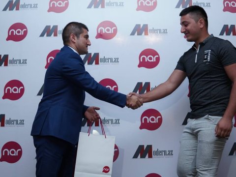 Modern.az və “NAR” 700 bal toplayanları bir araya gətirdi - Onlara telefonlar verildi – FOTOLAR