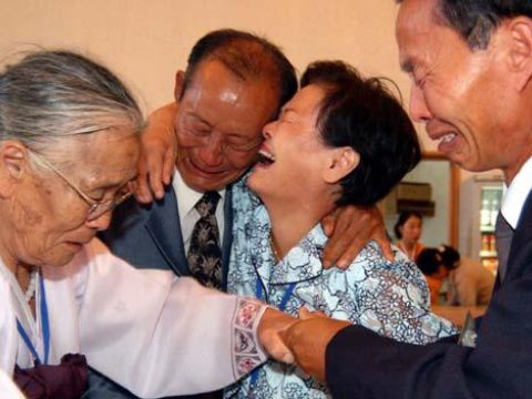 M&uuml;haribənin 50 il əvvəl ayırdığı ailələr g&ouml;r&uuml;şəcək