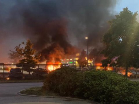 İsveçdə 200 maşını yandırdı, Türkiyədə həbs olundu