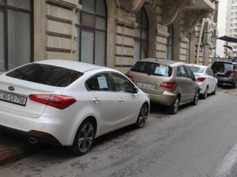 Bakıda sahibkarlar səkiləri zəbt edib – RƏSMİ