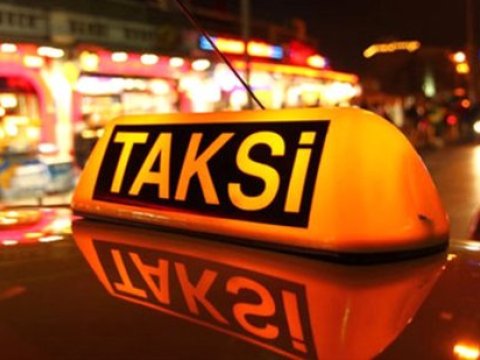 Bakıda hərəkətə mane olan taksi dayanacaqları ləğv edilir