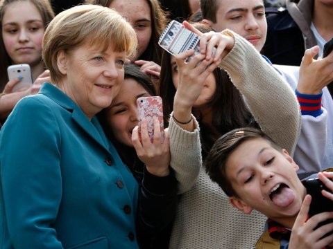 Kabinetdən kənardakı həyat - Angela Merkel - VİDEO 