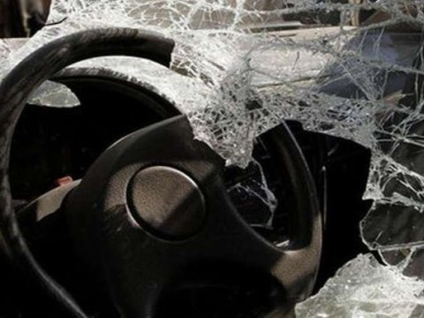 Avtobus minik maşını ilə toqquşdu -&nbsp;4 &ouml;l&uuml;  &nbsp;