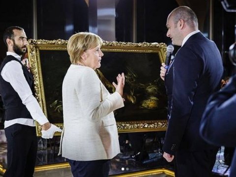 Gürcüstanda Merkelə Almaniyada yoxa çıxmış rəsm əsəri hədiyyə edildi  