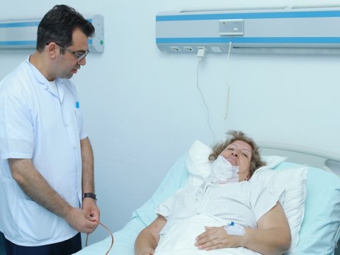 Çənə sümüyünə damaqdan transplant qoyuldu