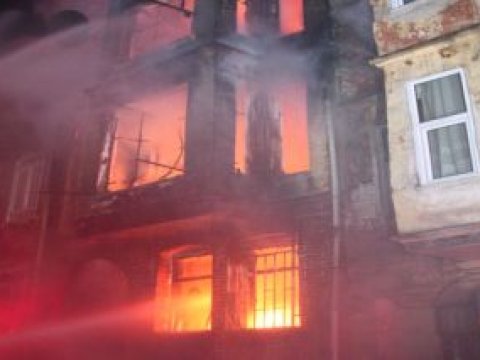 “Kubinka”da Hacı İbrahimin binası yanır - VİDEO