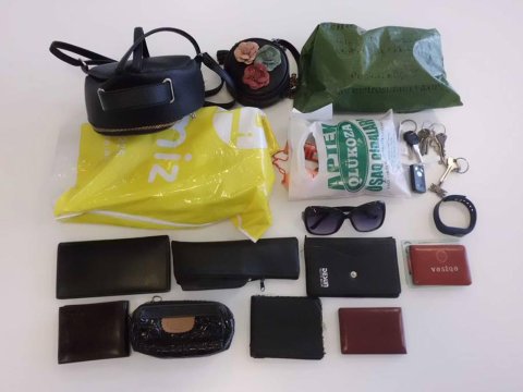 Sərnişinlərin avtobuslarda unutduğu əşyalar - FOTOLAR