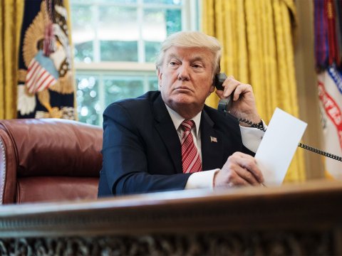 Ağ Evdə Trampa qarşı qruplaşma var – QALMAQAL