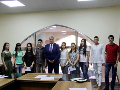 Metropoliten yüksək bal toplayan 14 tələbəni mükafatlandırdı - FOTO   