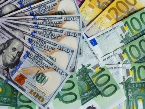 Avro dolları &uuml;stələyir
