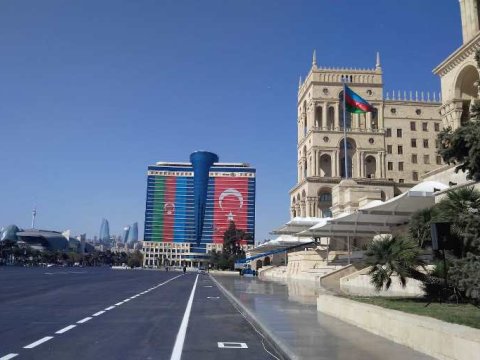 Sabahkı hərbi paradın APARICISI dəqiqləşdi