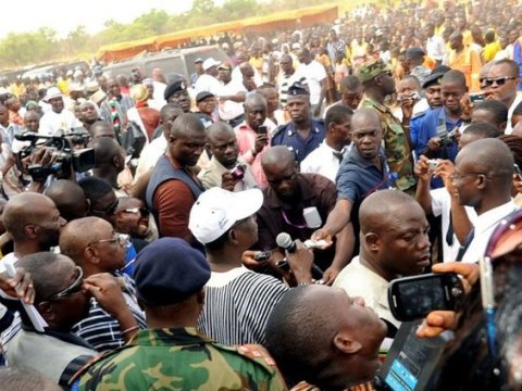 Stadionda sıxlıq: 5 ölü