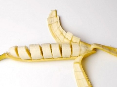 Alma və bananlardan iynə tapıldı