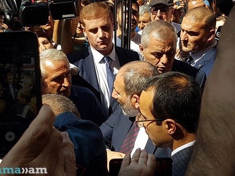 Azərbaycandan Ermənistana qa&ccedil;anlar Yerevanda aksiya ke&ccedil;irdilər