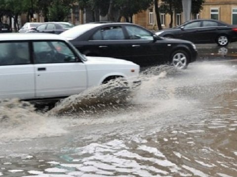 Bakıya yağan yağış bu yolları iflic etdi - TIXAC YARANDI