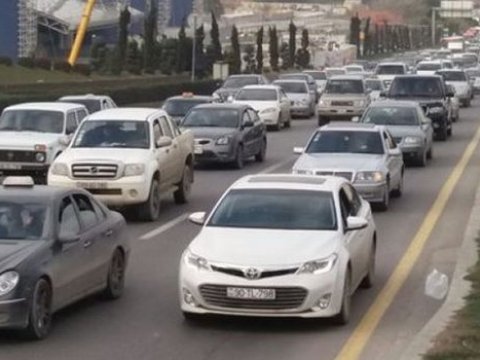 Bakı-Sumqayıt yolunda hərəkət iflic oldu
