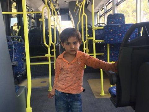65 saylı avtobusda sahibsiz uşaq tapıldı - FOTO