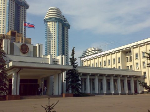 Səfirliyin ərazisində qumarxana fəaliyyət göstərib?