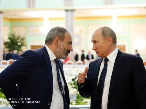 Putin Paşinyanla ayaqüstü danışdı