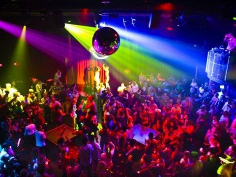 Britaniyada gecə klubunda naməlum maddə 40 nəfəri ZƏHƏRLƏDİ