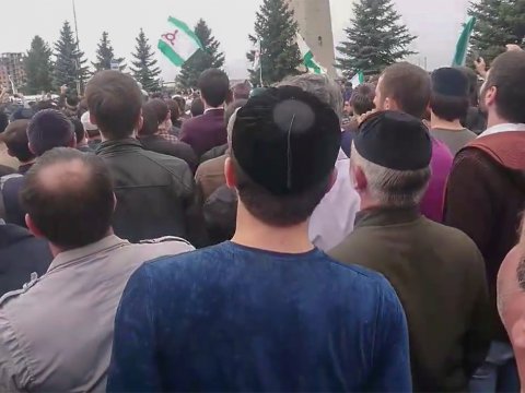 İnquşlar &ccedil;e&ccedil;enlərə qarşı &ccedil;ıxdı, havaya atəş a&ccedil;ıldı