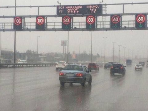 S&uuml;r&uuml;c&uuml;lərin NƏZƏRİNƏ: Bu yollarda s&uuml;rət həddi aşağı salındı