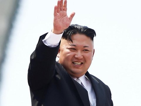 Kim Çen In siyasi kursunu 180 dərəcə dəyişir 