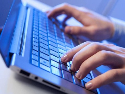 Sosial şəbəkələrdə saxta adlarla böhtan atan, təhqir edənlərə YENİ CƏZA gəlir   