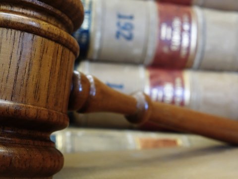 Tanrıya qarşı məhkəmə işləri - Qəribə İTTİHAMLAR