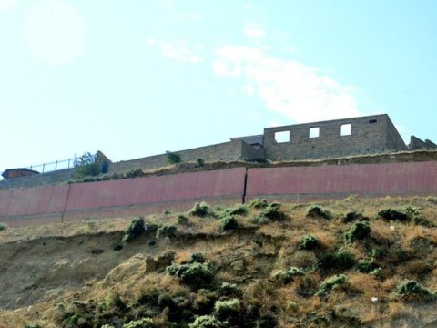 Sürüşmə ərazisindəki villaların sakinləri köçüblər - Evləri gözətçilər qoruyur