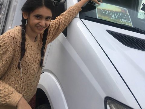 Xanım Qafarovanın qızı Mahsun Kırmızıg&uuml;llə filmə &ccedil;əkilir