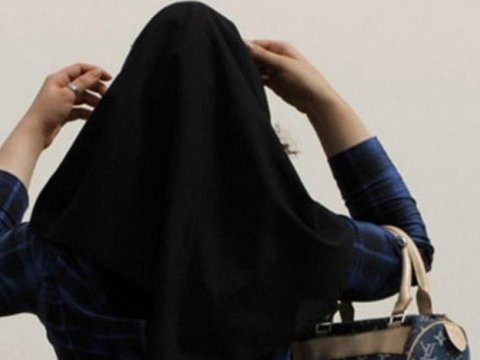 “Hicabla ciddi olun!” - Din xadimi hicab bağlayıb, sonra imtina edən qadınlara ETİRAZ ETDİ