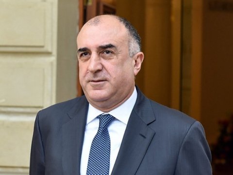 Deputat nazirin müdafiəsinə qalxdı: “Çox xarici dil bilir, ona görə ana dilində nöqsanlar var”