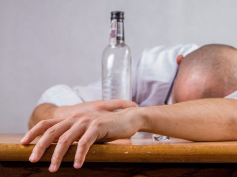 Azərbaycandakı alkoqoliklərin sayı və hansı yaşlarda olduğu açıqlandı - RƏSMİ